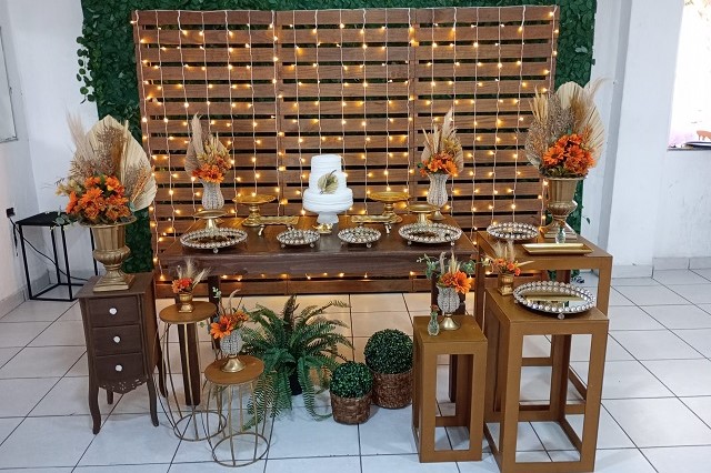 Decoração de Casamento Estilo Boho com Pallet e Cortina de Led